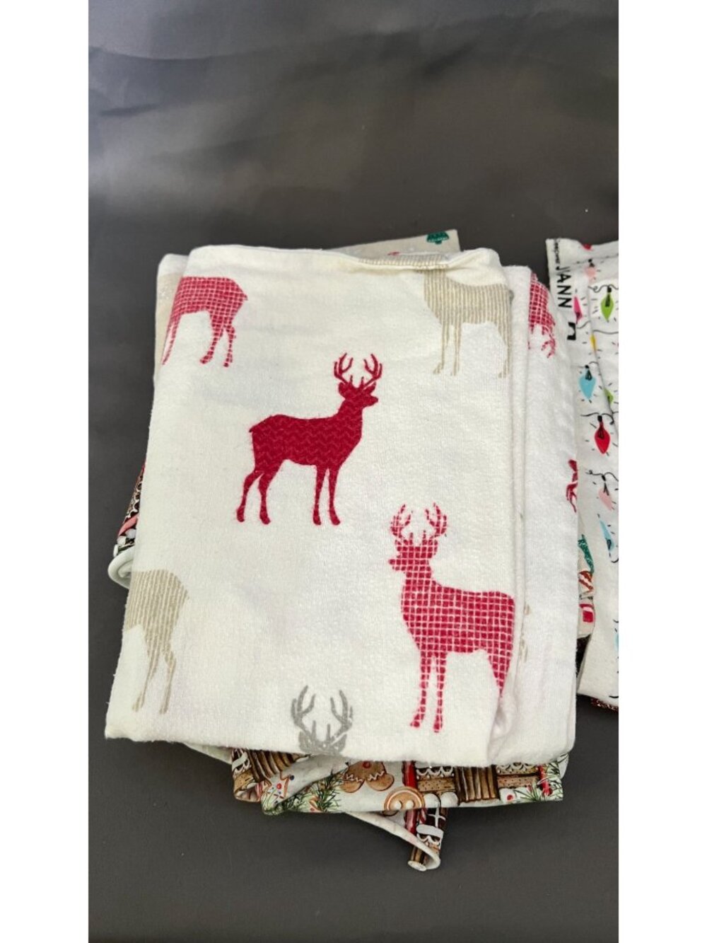 Assorted Holiday & Winter Fabric Bundle With Christmas-Themed Prints - Picture 4 of 6